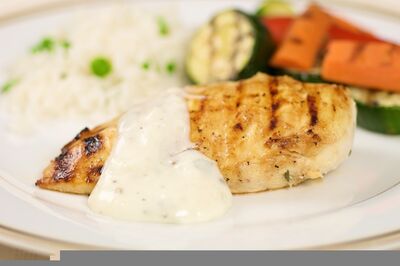 Grilled Low-fat skinless chicken breast with grilled vegetables
