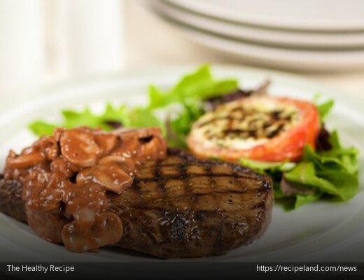  Grilled Sirloin Steak with Mushroom-Wine Sauce