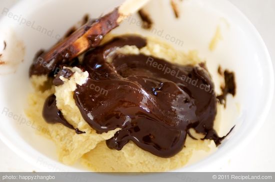 Pour the metled and cooled chocolate into the second part.