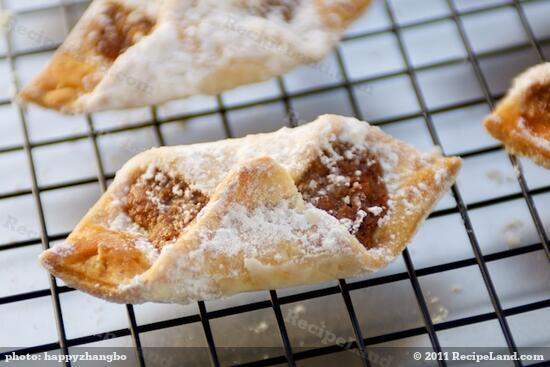 Kifli (Hungarian Walnut Cookies)