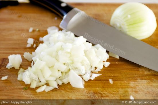 Chop up the onions.