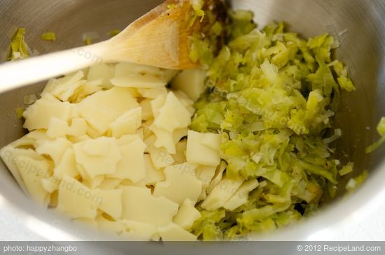 Transfer cooked leeks along with Swiss cheese in a large bowl. Mix well.