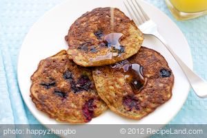 Oatmeal and Berry Pancakes