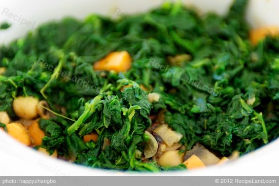 Stir the cooked spinach into crock pot.