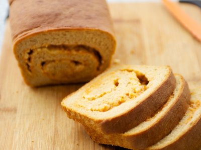 Cheddar and Hot Chili Sauce Swirl Bread