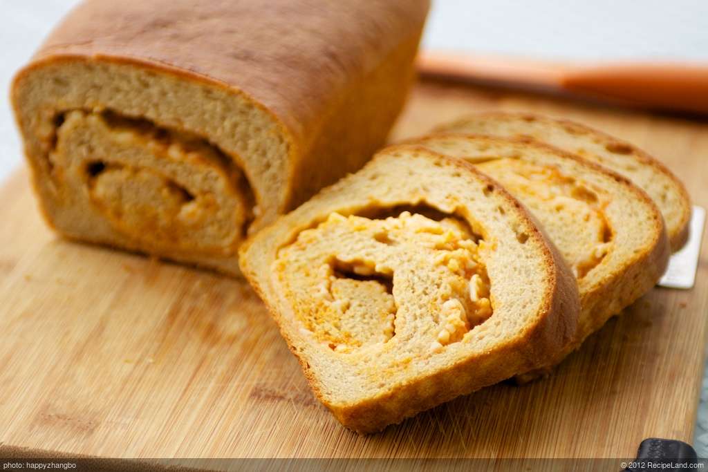 Cheddar and Hot Chili Sauce Swirl Bread recipe