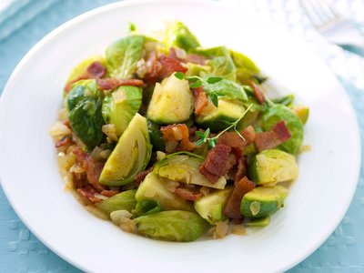 Brussels Sprouts with Bacon and Onions Stir-fry