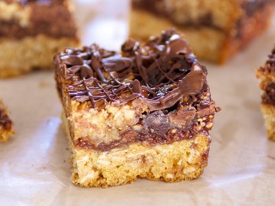 Chocolate Raspberry Streusel Squares