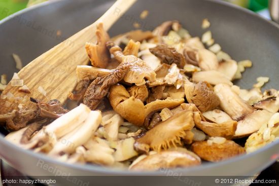 Add re-dehydrated mushrooms into cooked mushrooms.