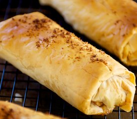 Apfelstrudel (Apple Strudel)