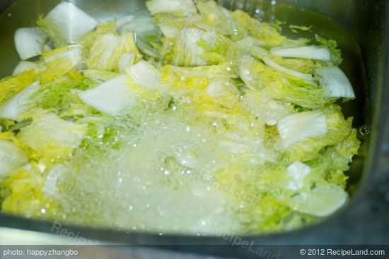 Rinse the cabbage 3 to 4 times