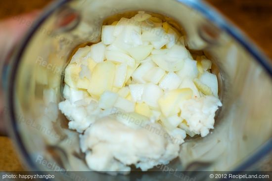 Add onion, garlic, ginger, apple, rice and water in a food processor or a blender.