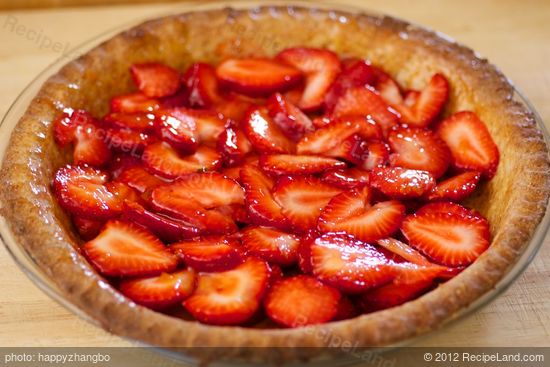 Place 2 cups sliced strawberries  