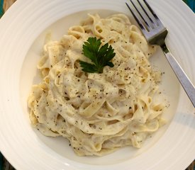 Creamy Rich Fettuccine Alfredo