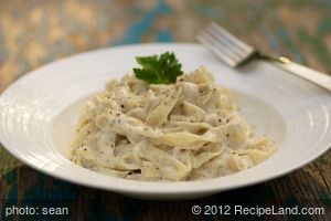 Creamy Rich Fettuccine Alfredo