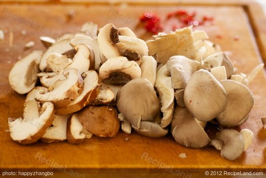 Slice up the mushrooms.