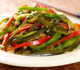 Sea Weed, Bell Pepper Salad with Garlic-Sesame Dressing