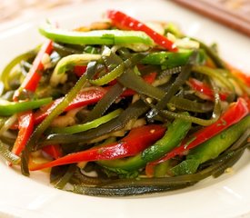 Sea Weed, Bell Pepper Salad with Garlic-Sesame Dressing