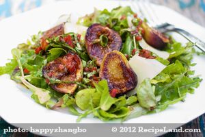Grilled Figs Arugula Salad with Roasted Pepper Vinaigrette 