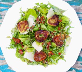 Grilled Figs Arugula Salad with Roasted Pepper Vinaigrette 