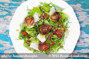 Grilled Figs Arugula Salad with Roasted Pepper Vinaigrette 