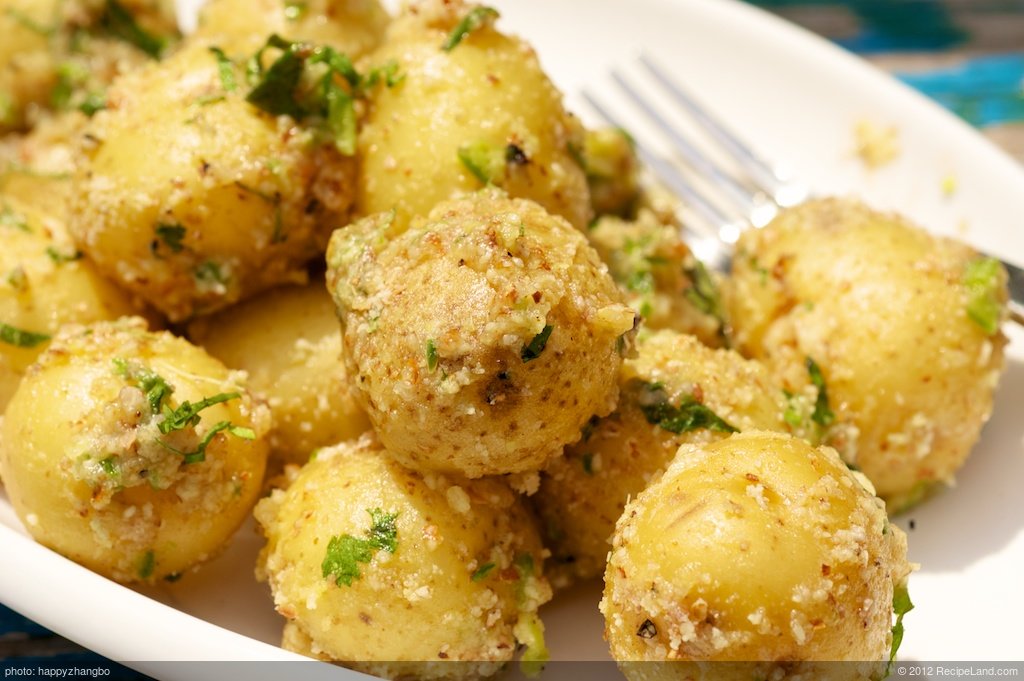 Baby Potatoes Coated with Almonds
