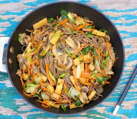 Chinese Stir-Fried Noodles with Veggies