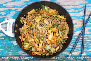 Chinese Stir-Fried Noodles with Veggies