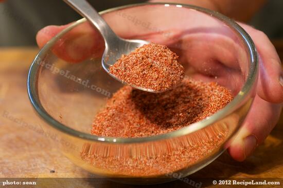 In a small bowl, thoroughly combine all the spices. 