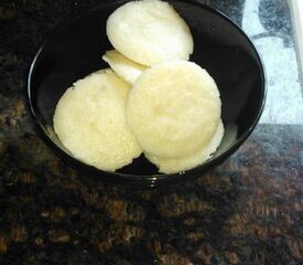 Plain sooji idli/rava idli/semolina idli