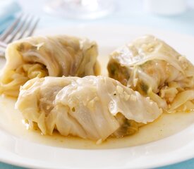 Mihshi Malfuf Bi Zayt (Meatless Cabbage Rolls)