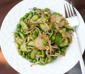 Tangy Cucumber and Mung Bean Sprout Salad