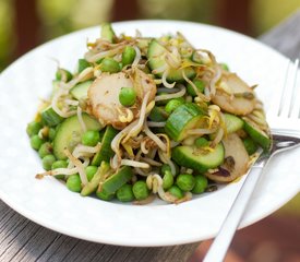 Tangy Cucumber and Mung Bean Sprout Salad