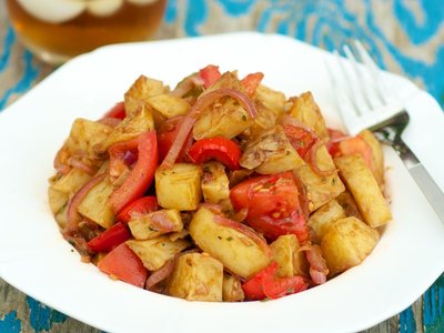 Garlicky Roasted Potato and Bell Pepper Salad