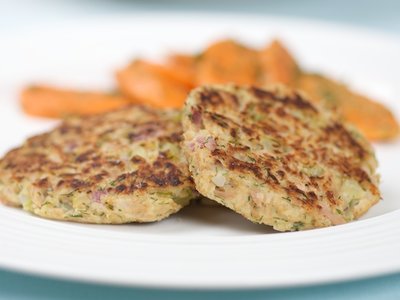 Tuna Cakes with Dill Tartar Sauce