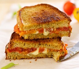 Basil Pesto and Fresh Tomato Grilled Cheese