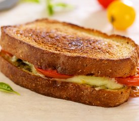 Basil Pesto and Fresh Tomato Grilled Cheese