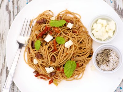 Pasta with Olives and Sun-Dried Tomatoes