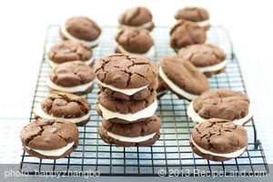 Chocolate Sandwich Cookies with Peppermint Cream