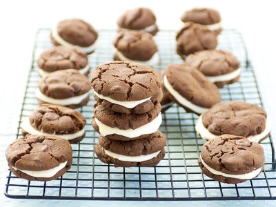 Chocolate Sandwich Cookies with Peppermint Cream