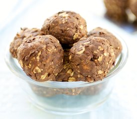 Oats, Peanut Butter and Chocolate Cookie Balls