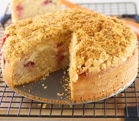 Fresh Apple and Strawberry Crumble Cake