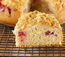 Fresh Apple and Strawberry Crumble Cake