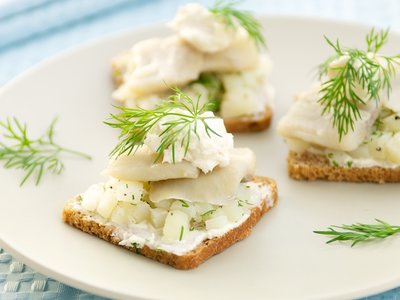 Herring Canapés with Horseradish Cream