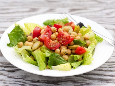 Chickpea, Tomato and Olive Salad 