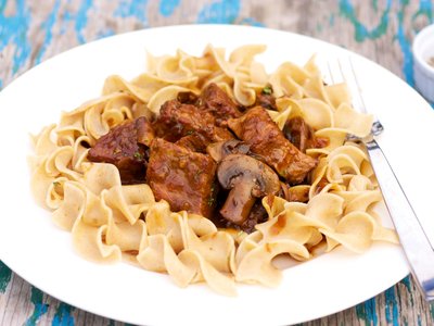 Beef Tips in Red Wine Sauce