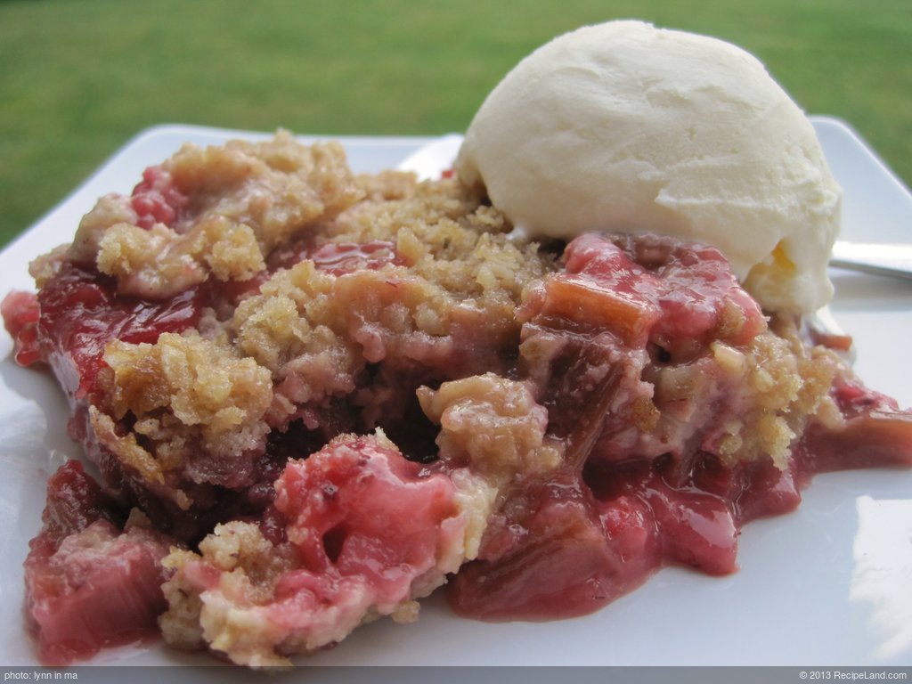 Rhubarb Strawberry Crisp
