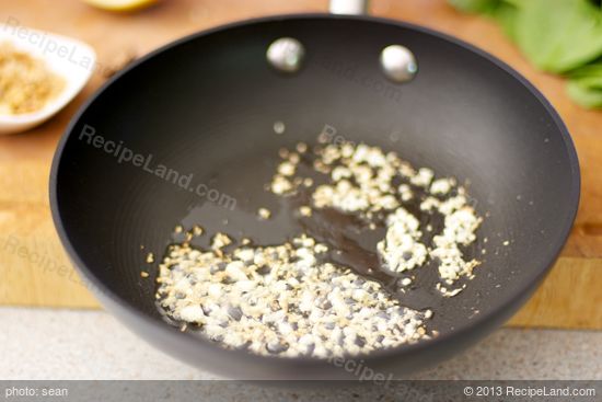 Heat 1 1/2 teaspoons of olive oil in a nonstick skillet
