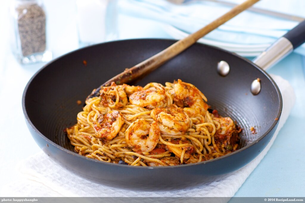Delicious Spaghetti with Shrimp in Sicilian Sauce