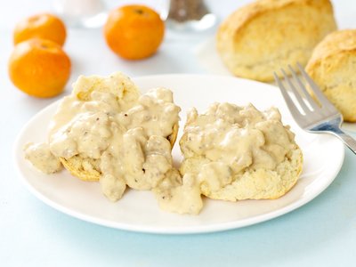 American Biscuits with Sausage and Gravy